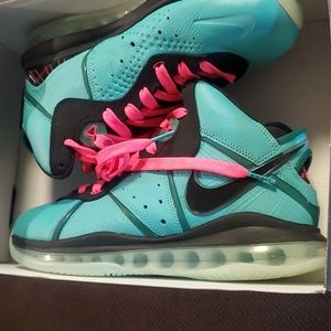 Nike LeBron VIII SOUTH BEACH size 8